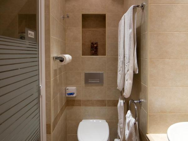 Budget Hotel Victoria : photo 8 de la chambre chambre double - vue sur rue ou cour