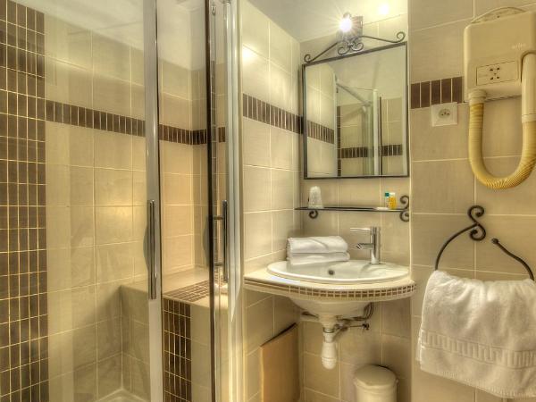 Logis Le Printemps Hôtel Restaurant - Montélimar : photo 4 de la chambre chambre triple