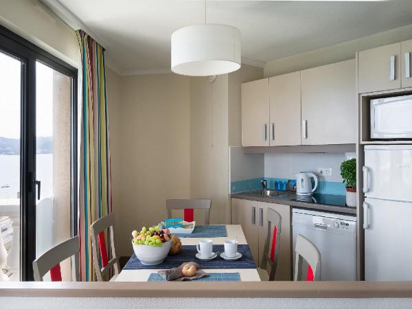 Résidence La Palme d'Azur Cannes Verrerie : photo 4 de la chambre appartement 2 chambres supérieur avec vue sur la mer (6 adultes)