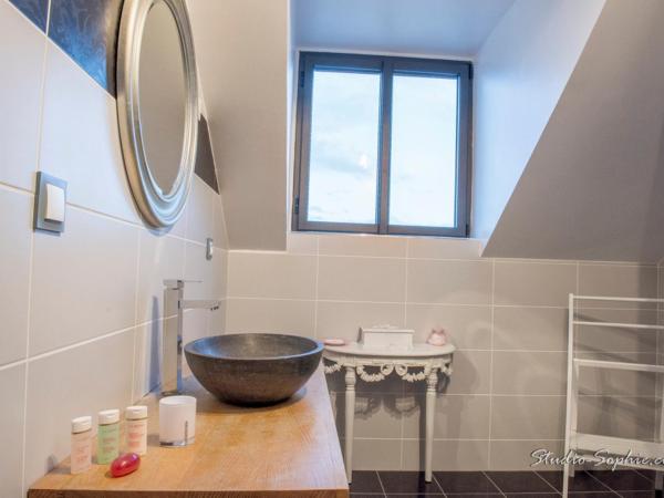 Champagne Domaine Sacret - AY : photo 1 de la chambre chambre double avec salle de bains privative