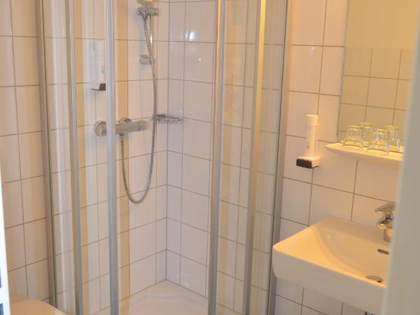 Gästehaus im Priesterseminar Salzburg : photo 7 de la chambre chambre double classique