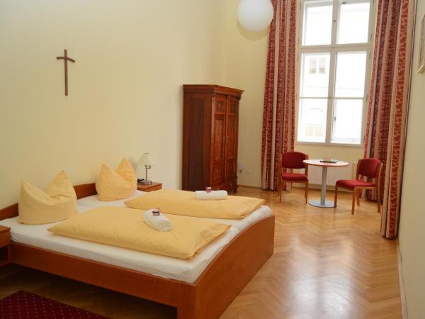 Gästehaus im Priesterseminar Salzburg : photo 4 de la chambre chambre double classique