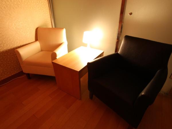 Prince Hotel : photo 9 de la chambre chambre lit king-size de luxe avec baignoire