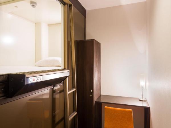 Capsule Hotel Cube Hiroshima : photo 6 de la chambre chambre capsule supérieure avec douche et toilettes communes - réservée aux femmes