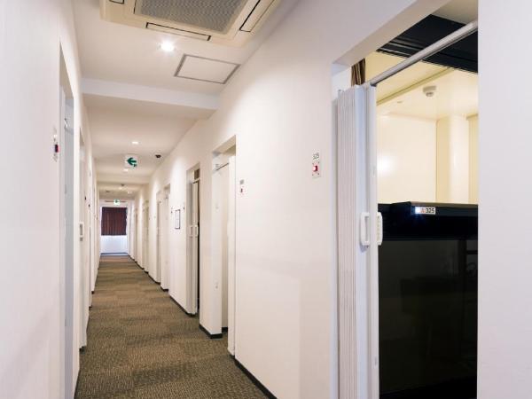 Capsule Hotel Cube Hiroshima : photo 7 de la chambre chambre capsule supérieure avec douche et toilettes communes - réservée aux femmes
