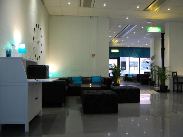 Vandrarhem Uppsala Centralstation : photo 2 de la chambre chambre double ou lits jumeaux avec salle de bains privative