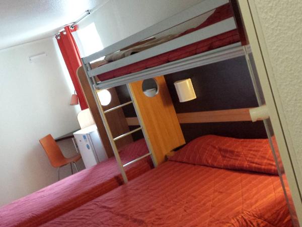 Premiere Classe Le Mans Ouest Universite : photo 2 de la chambre chambre quadruple avec 1 lit double et 2 lits simples