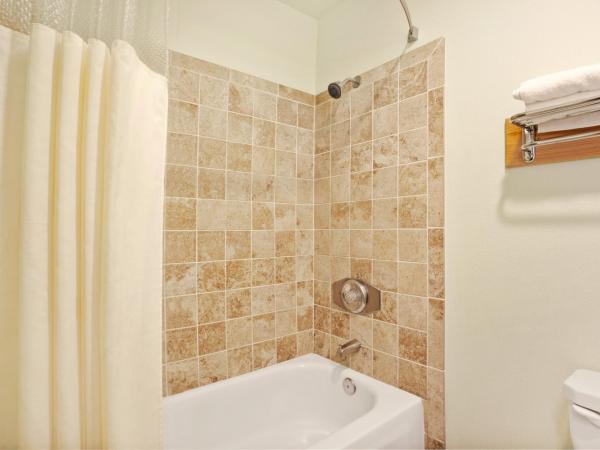 Travelodge by Wyndham Seattle North of Downtown : photo 5 de la chambre chambre lit queen-size - non-fumeurs