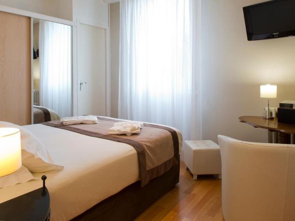 The Originals Boutique, Hôtel du Pont Roupt, Mende : photo 2 de la chambre chambre double standard avec baignoire