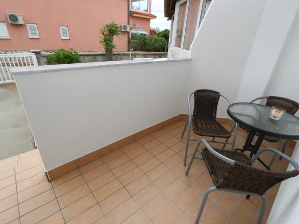 Pansion Comfort Sidro : photo 6 de la chambre chambre triple - rez-de-chaussée