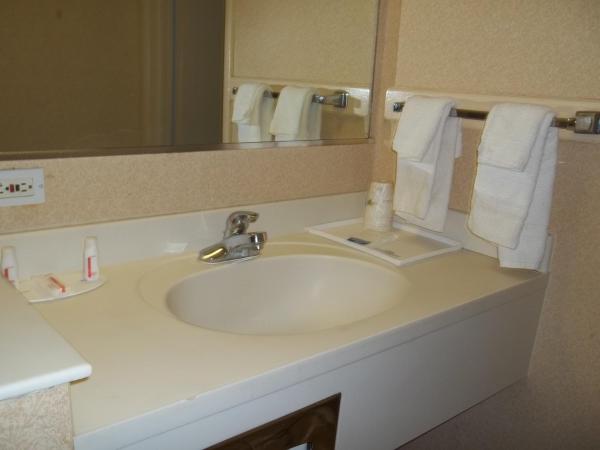 Howard Johnson by Wyndham Virginia Beach : photo 2 de la chambre chambre double avec 2 lits doubles - fumeurs