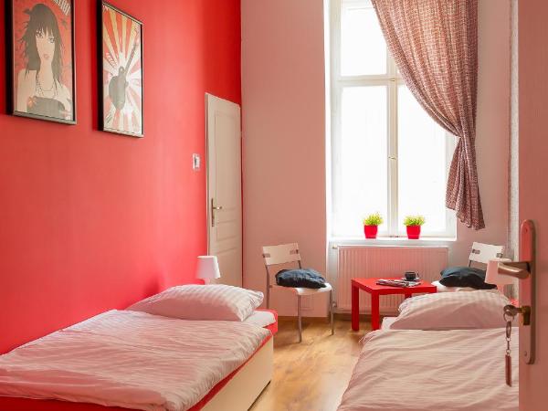 Retro Hostel : photo 8 de la chambre chambre lits jumeaux avec salle de bains