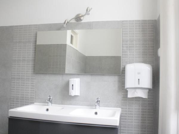 Hostel 402 : photo 1 de la chambre dortoir mixte