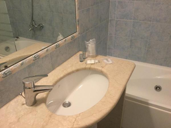 Residenza Due Torri check in presso HOTEL CENTRALE Vicolo Cattani 7 : photo 8 de la chambre chambre quadruple