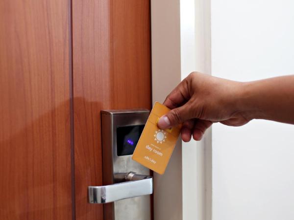 Nite & Day Surabaya - Gunungsari : photo 1 de la chambre chambre double ou lits jumeaux