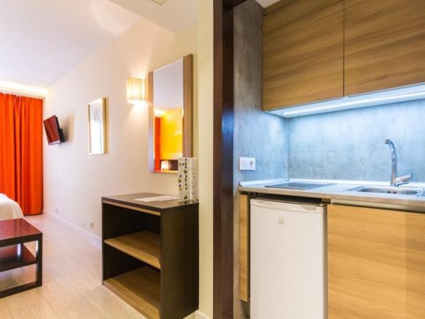 Apartamentos Recoletos : photo 7 de la chambre chambre double ou lits jumeaux