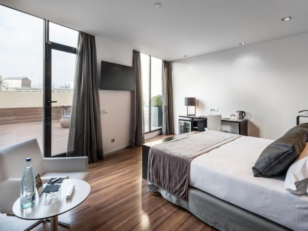 Catalonia Catedral : photo 3 de la chambre chambre double de luxe avec terrasse et piscine privée