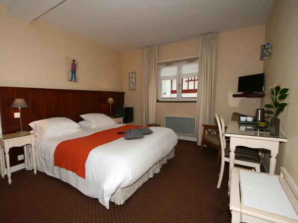 Hotel Les Almadies - Coeur de Ville : photo 1 de la chambre chambre double avec baignoire