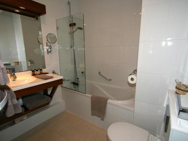 Hotel Les Almadies - Coeur de Ville : photo 3 de la chambre chambre double avec baignoire