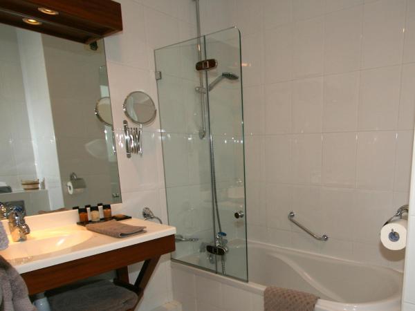 Hotel Les Almadies - Coeur de Ville : photo 4 de la chambre chambre double avec baignoire