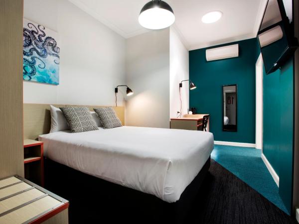 Greenacre Hotel : photo 2 de la chambre studio avec lit queen-size et salle de bains privative