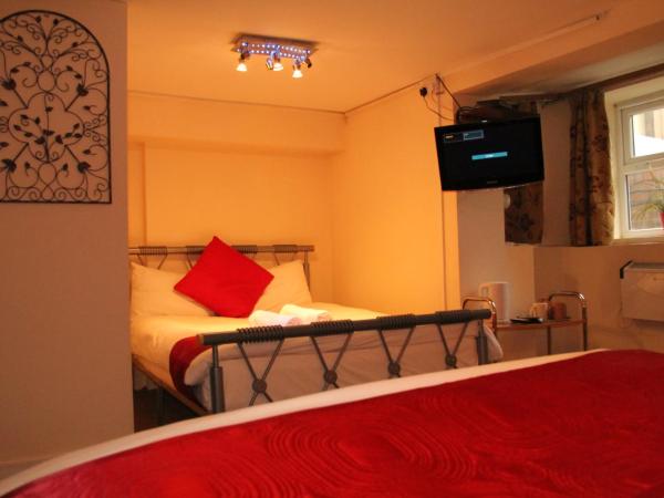 London Olympus Hotel Nirvana : photo 4 de la chambre chambre familiale avec salle de bains