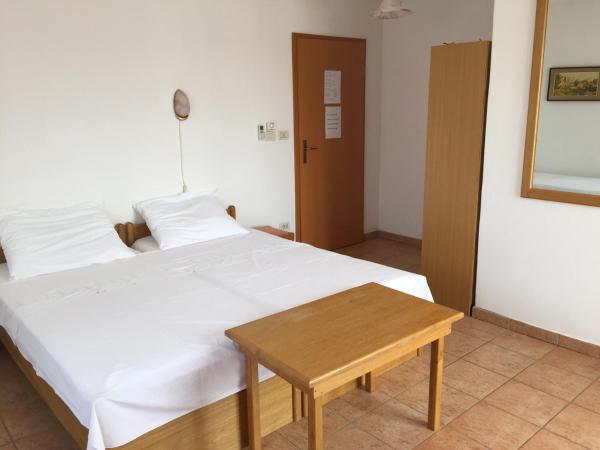 Vera Bed and Breakfast : photo 4 de la chambre chambre quadruple avec balcon commun