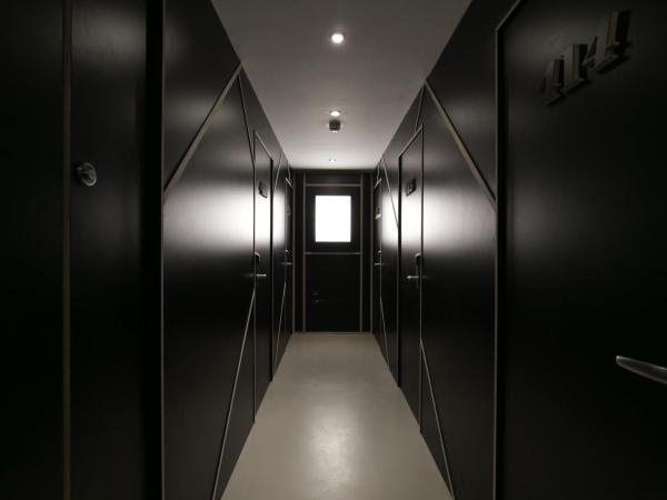 Kip Hotel : photo 1 de la chambre petite chambre simple avec salle de bains commune