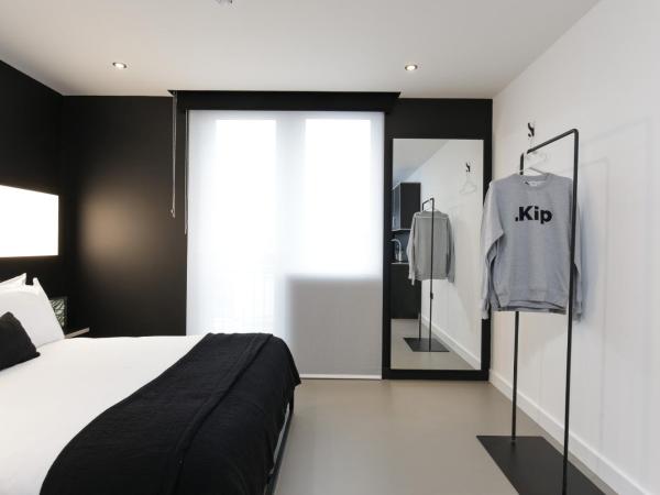 Kip Hotel : photo 2 de la chambre ce studio comprend une cuisine.