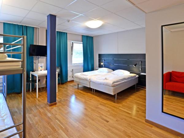 Spoton Hostel & Sportsbar : photo 1 de la chambre chambre quadruple deluxe