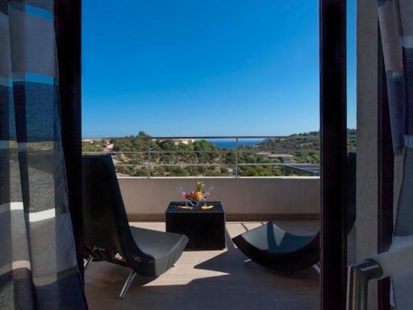 Chambres d'hôtes Casa di l'Oru : photo 6 de la chambre chambre double avec balcon - vue sur mer