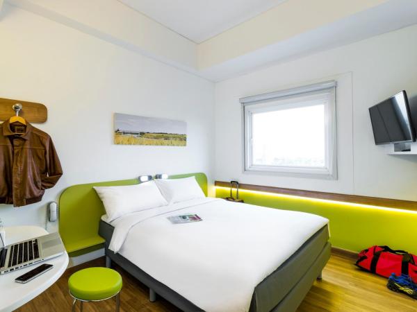 Deka Hotel Surabaya HR Muhammad : photo 1 de la chambre chambre double standard