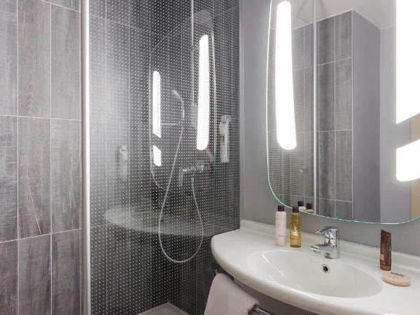 ibis Bourg en Bresse : photo 6 de la chambre chambre standard avec 1 lit double et 1 lit simple