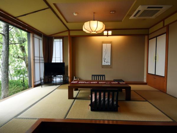 Arima Onsen Taketoritei Maruyama : photo 1 de la chambre chambre de luxe de style japonais avec chambre lits jumeaux et bain thermal intérieur - non-fumeurs - 101