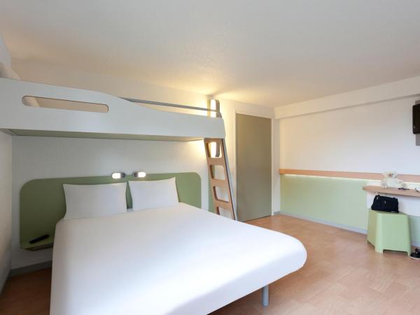 ibis budget Tarbes : photo 2 de la chambre chambre triple