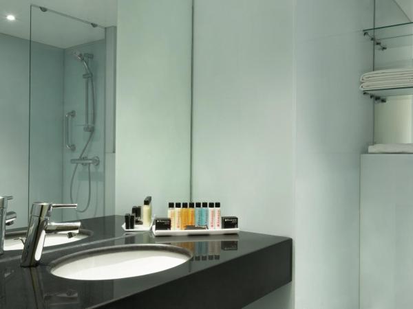 Ramada Encore Istanbul Bayrampasa : photo 4 de la chambre chambre lit queen-size pour personnes à mobilité réduite - non-fumeurs