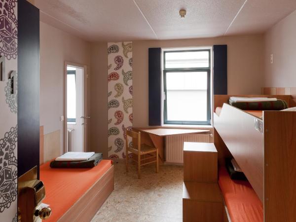 Sleep Well Youth Hostel : photo 4 de la chambre lit simple dans dortoir féminin de 3 lits