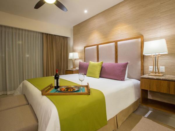 Almar Resort Luxury LGBT Beach Front Experience : photo 6 de la chambre grand hébergement avec terrasse et jacuzzi - vue sur océan - almar