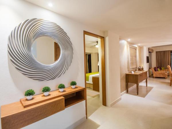 Almar Resort Luxury LGBT Beach Front Experience : photo 8 de la chambre grand hébergement avec terrasse et jacuzzi - vue sur océan - almar