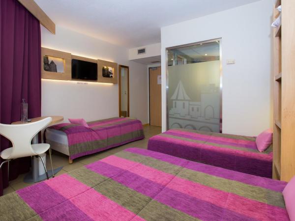 Hotel Espace Cite : photo 2 de la chambre chambre familiale