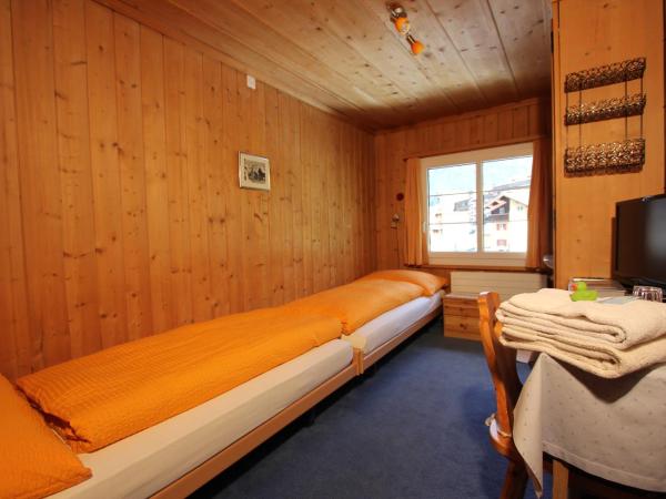 Pension Mezzaprada : photo 3 de la chambre chambre lits jumeaux avec salle de bains commune