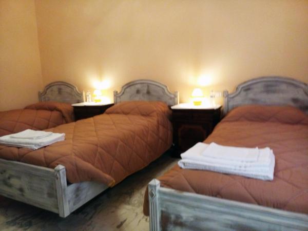 B&B Anna Fiera : photo 4 de la chambre chambre triple avec salle de bains privative