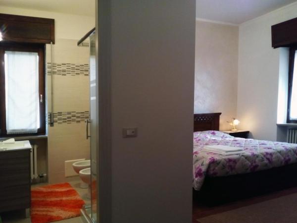 B&B Anna Fiera : photo 1 de la chambre chambre double avec salle de bains privative