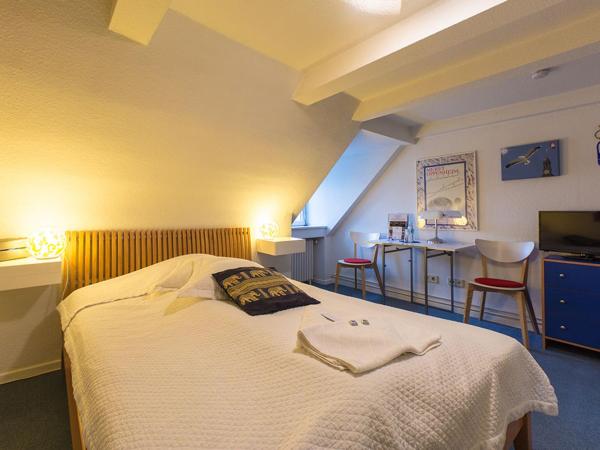 Frauenhotel Hanseatin - Women Only : photo 2 de la chambre chambre double avec salle de bains commune