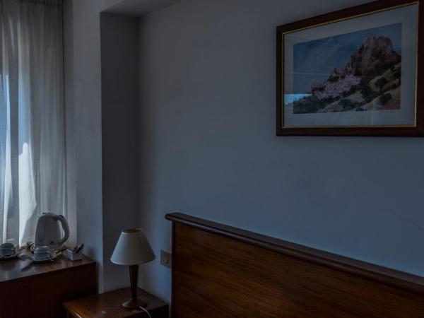 Hotel Isola Bella : photo 2 de la chambre chambre double Économique - rez-de-chaussée