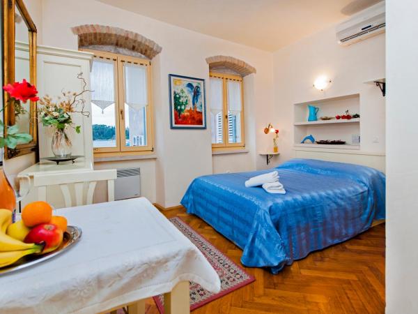 Residence LA CARERA Centro Storico : photo 2 de la chambre chambre double - vue sur mer