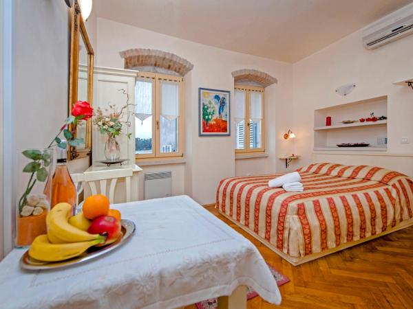 Residence LA CARERA Centro Storico : photo 5 de la chambre chambre double - vue sur mer