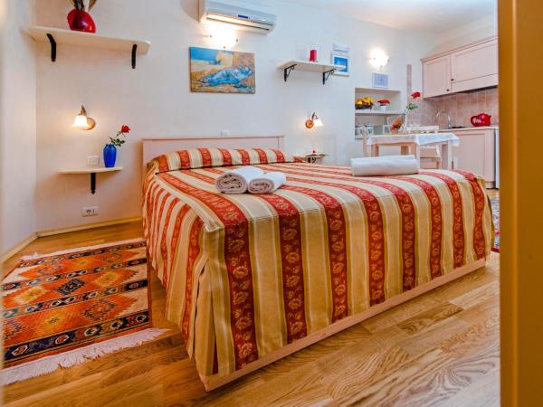 Residence LA CARERA Centro Storico : photo 3 de la chambre chambre double