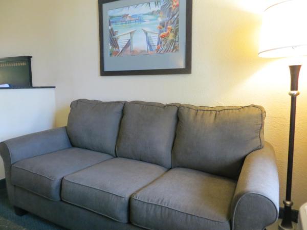 Mi Casa Hotel : photo 6 de la chambre suite avec 2 lits doubles et canapé-lit - vue sur piscine