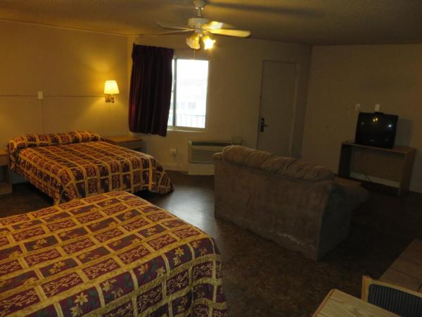 Budgetel Inn and Suites - Louisville : photo 3 de la chambre chambre double avec 2 lits doubles